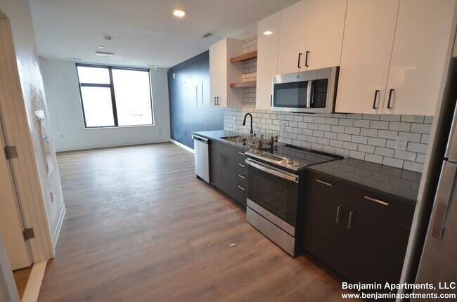 Building Photo - 89 Brighton Ave