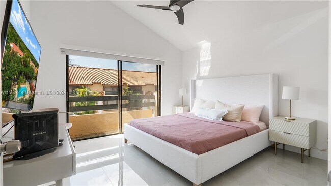 Foto del edificio - 10011 SW 77th Ct
