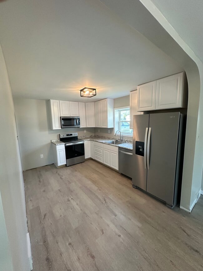 Building Photo - 617 Westridge Dr