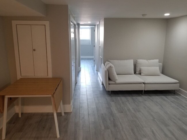 Foto del edificio - 4834 Larchwood Ave