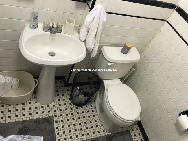 Building Photo - 849 Beacon St