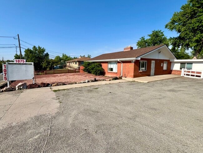 Photo - 1075 Kipling St House