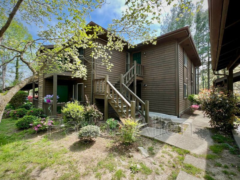 Primary Photo - 580 Courtwood Ln