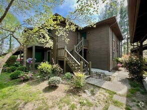 Building Photo - 580 Courtwood Ln