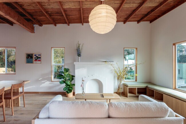 Building Photo - 3361 Hamilton Way