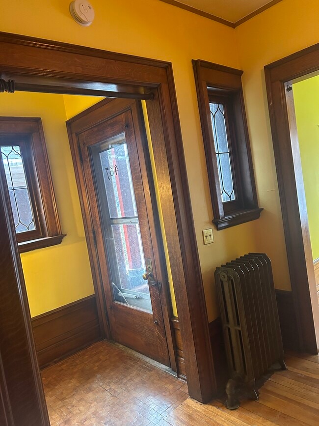 Front foyer - 467 Virginia St