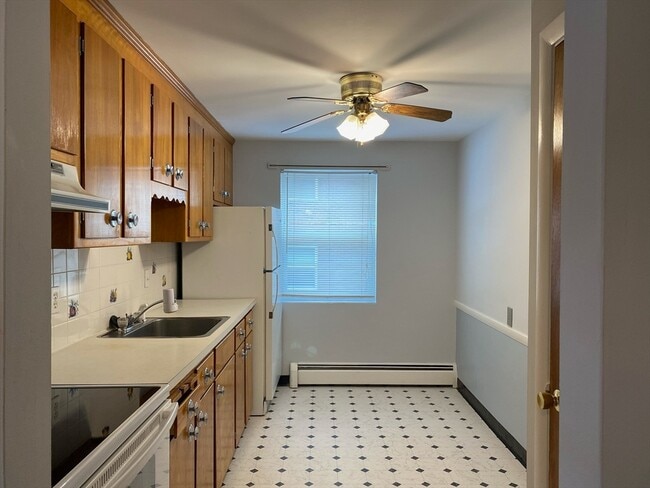 Building Photo - 40 Montvale Ave