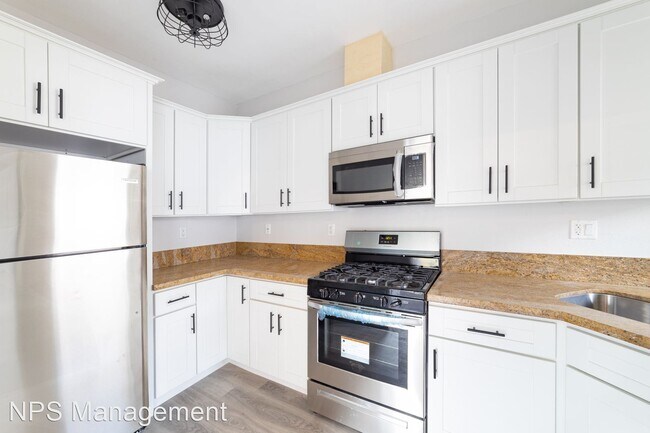 Building Photo - 1 br, 1 bath Apartment - 2209 East 6th St ...