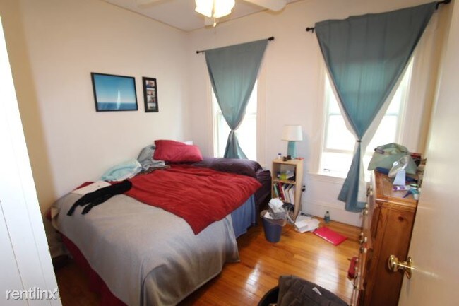 Foto del edificio - 215 Summer St