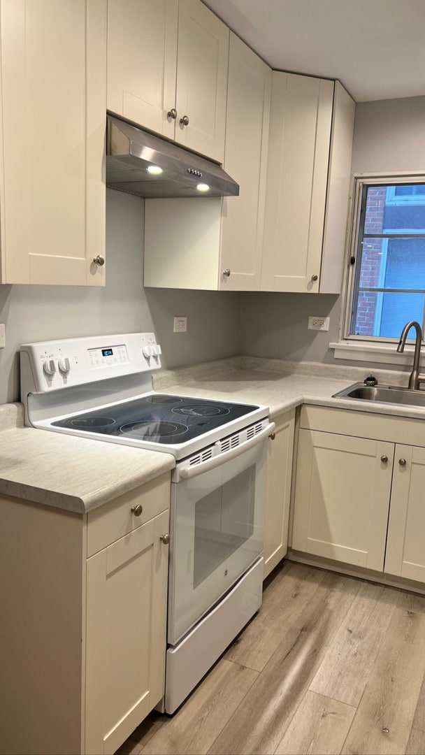 Building Photo - 1408 Hinman Ave