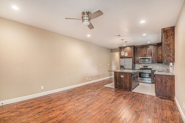 Building Photo - 1200Lowe