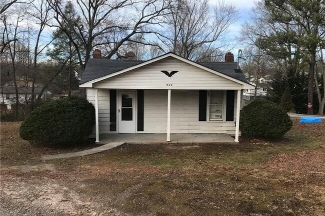 Building Photo - Cute Stoneville Bungalow