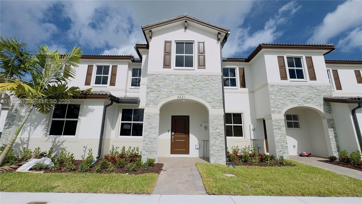 Foto principal - 2621 SE 27th Dr