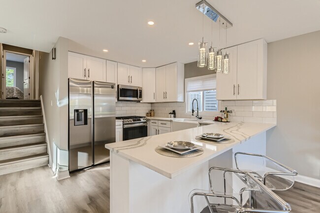 Building Photo - 602 W 103rd St