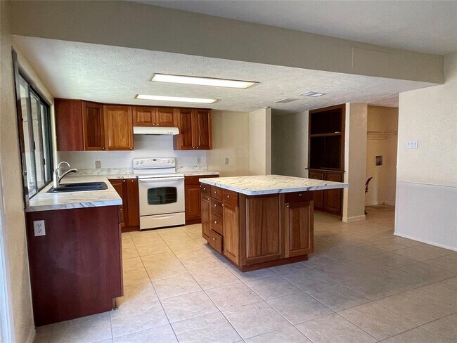 Building Photo - 5011 Gretna Green Dr