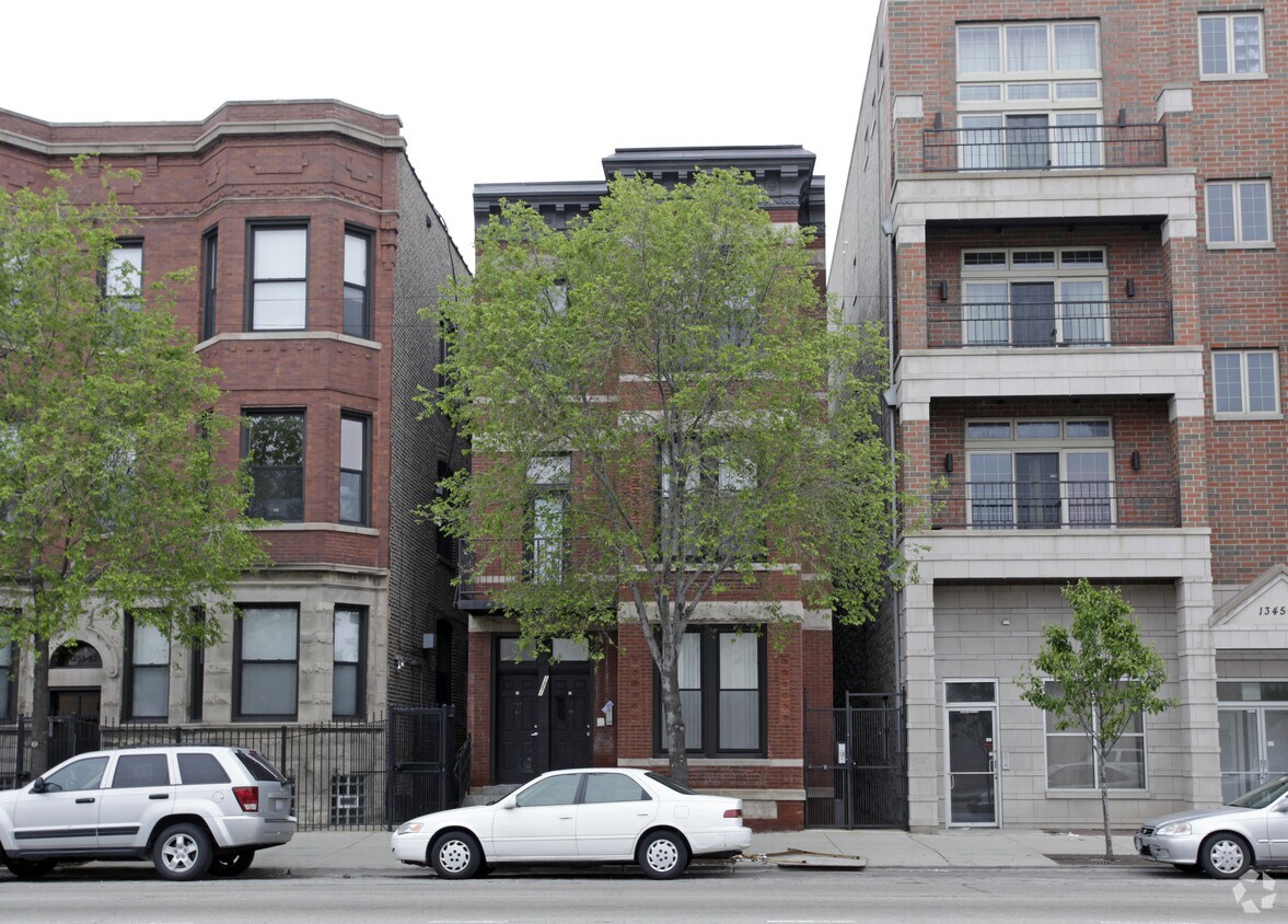 Building Photo - 1351 N Ashland Ave