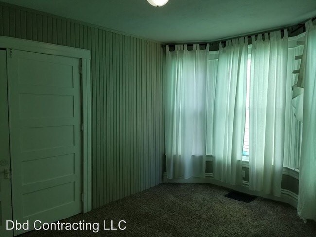 Building Photo - 805 Columbia Ave