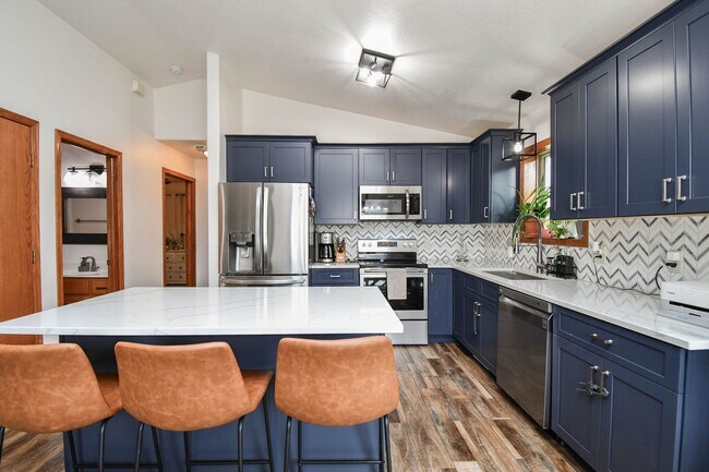 Foto del edificio - Spacious & Stylish Home in a Prime Location!