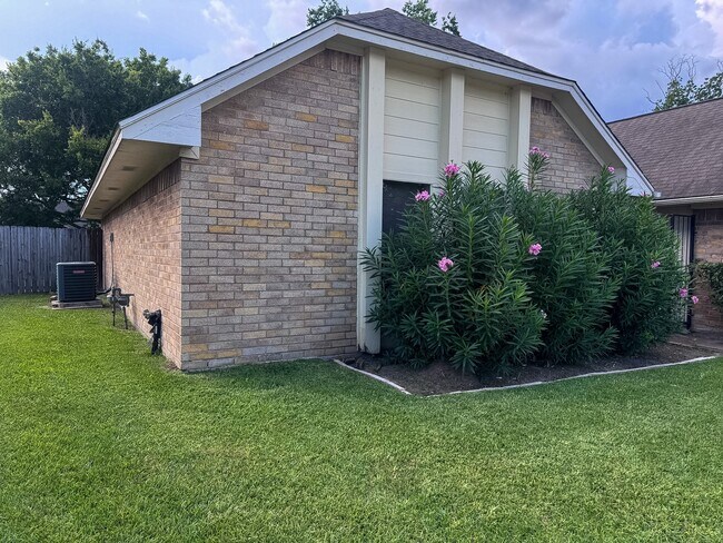 Foto del edificio - 14418 Moorfield Dr