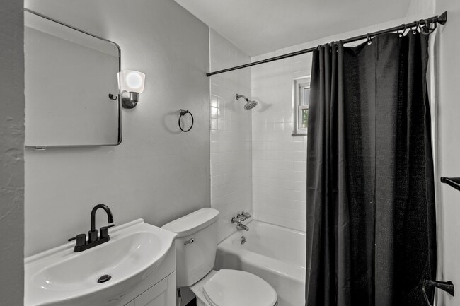 Foto del edificio - Stunning 3 bedroom home in McKeesport available Feb 15!