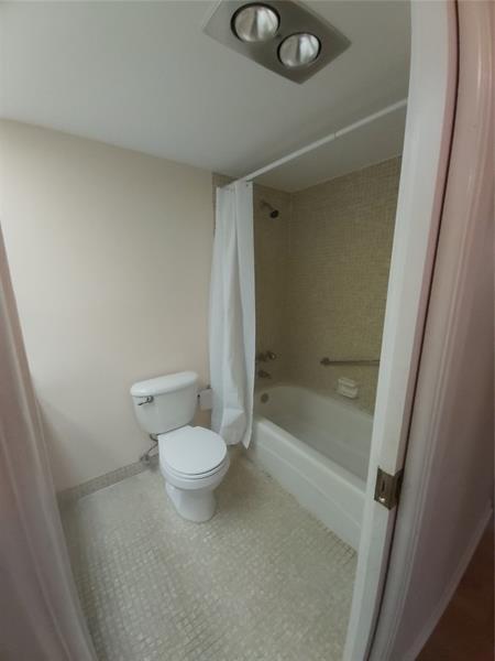 Building Photo - 3151 S Palm Aire Dr