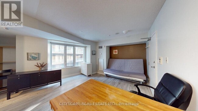 Photo du bâtiment - 200 Victoria St