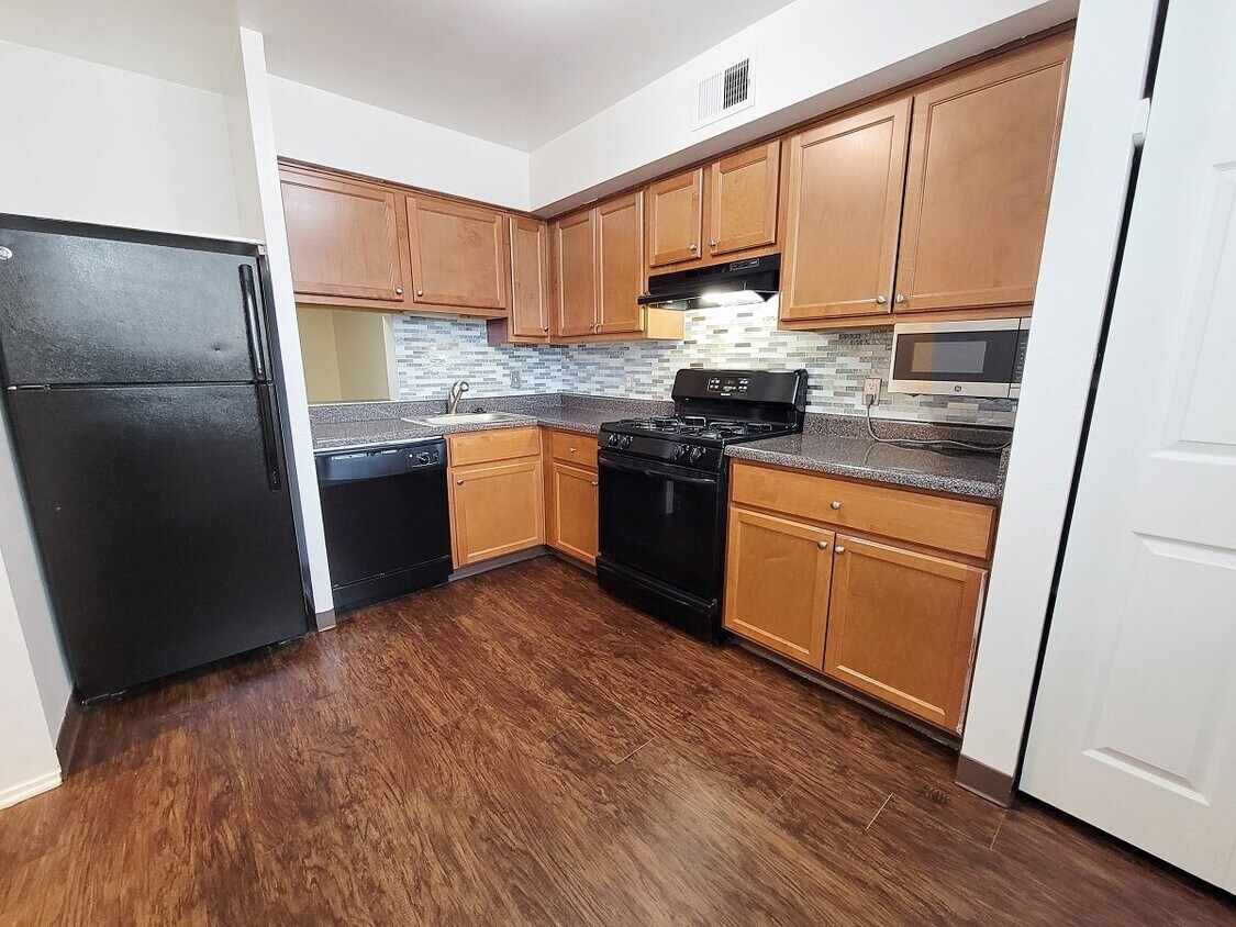 The Cascades Apartments and Townhomes Apartments 100 E West Dr