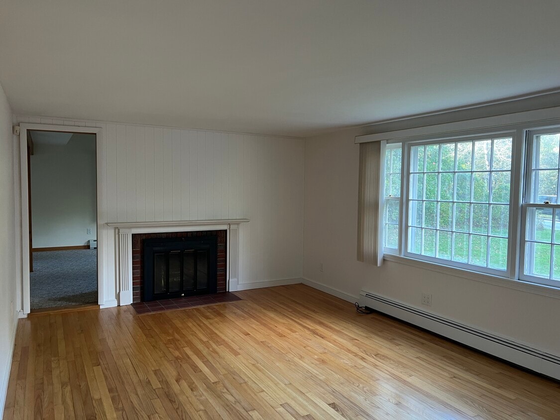 Primary Photo - 118 Putnam Rd