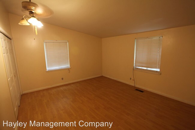Building Photo - 864 Janet Dr