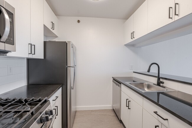 Sleek appliances and modern cabinetry - Newport Rentals