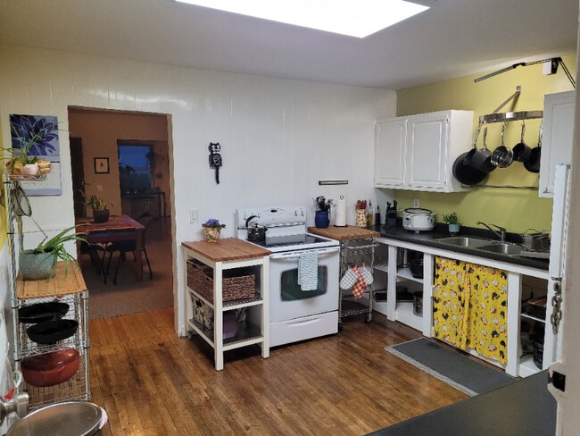 Foto del edificio - 617 E Ninth St