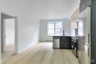 Building Photo - 2080 Av Lincoln