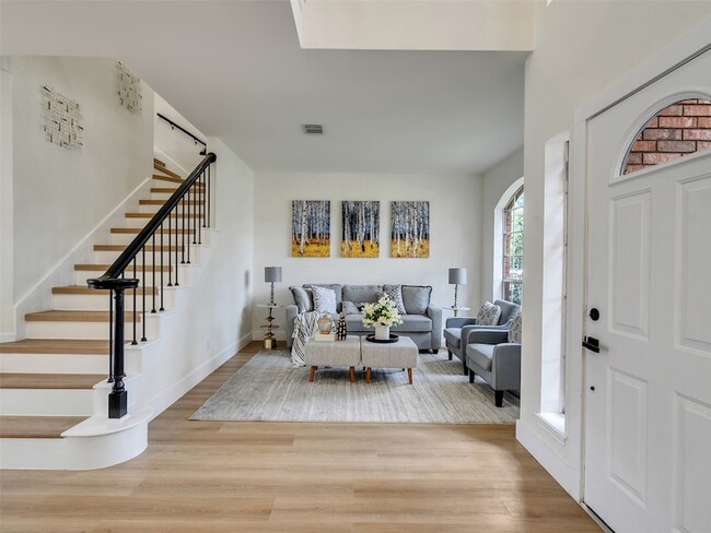 Foto del edificio - 246 Cedar Elm Ln