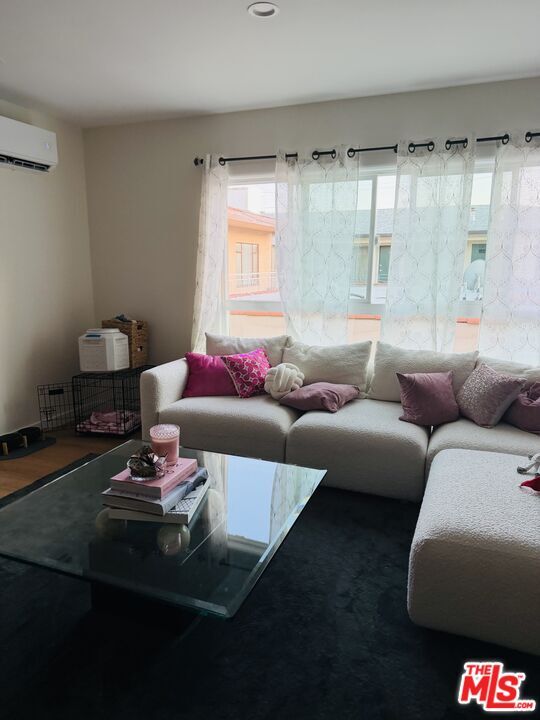 Foto del edificio - 348 Rexford Dr