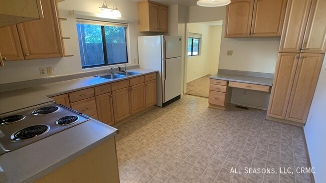 Building Photo - 2917 W Platte Ave