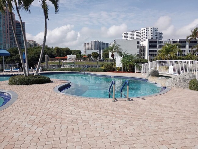 Foto del edificio - 3530 Mystic Pointe Dr