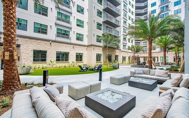 Foto del edificio - 310 S Orange Ave
