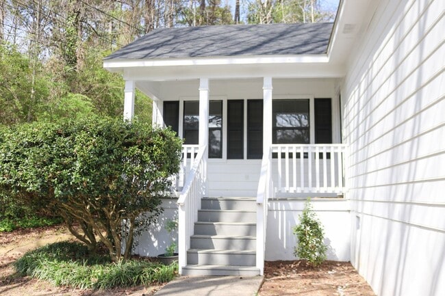 Building Photo - Gated Community Living