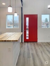 Building Photo - 451 Holcomb Ave