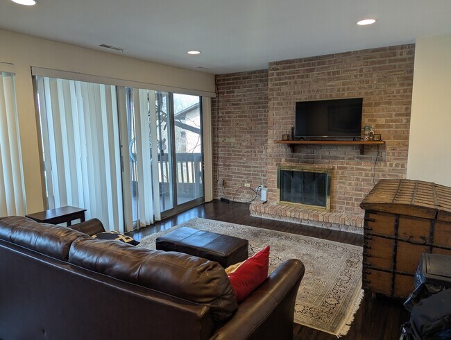 Foto del edificio - 5529 E Lake Dr
