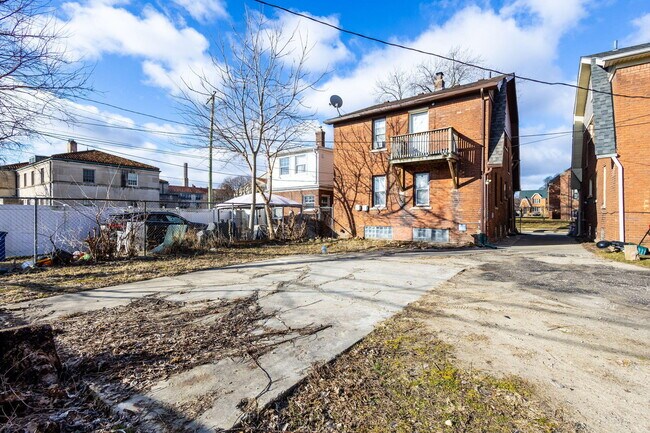 Foto del edificio - 17308 Oak Dr