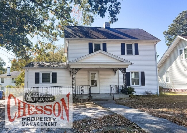 Building Photo - 903 Lee St N