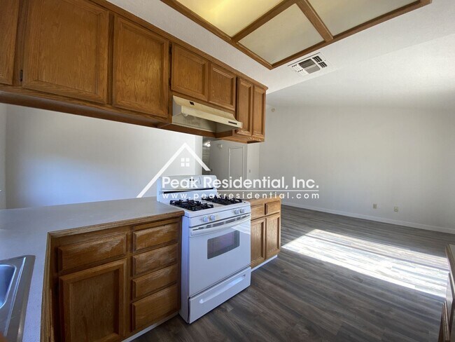 Building Photo - 4 br, 2 bath House - 7413 Lidia Way