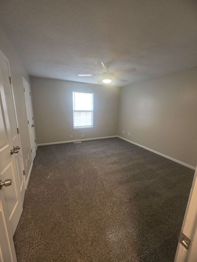 Building Photo - 3 Bedroom, 2 Bathroom in Kansas City $1,725 A Month