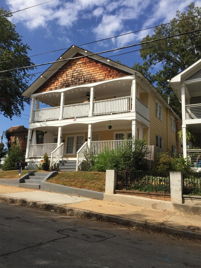 Foto del edificio - 486 Boulevard Pl NE