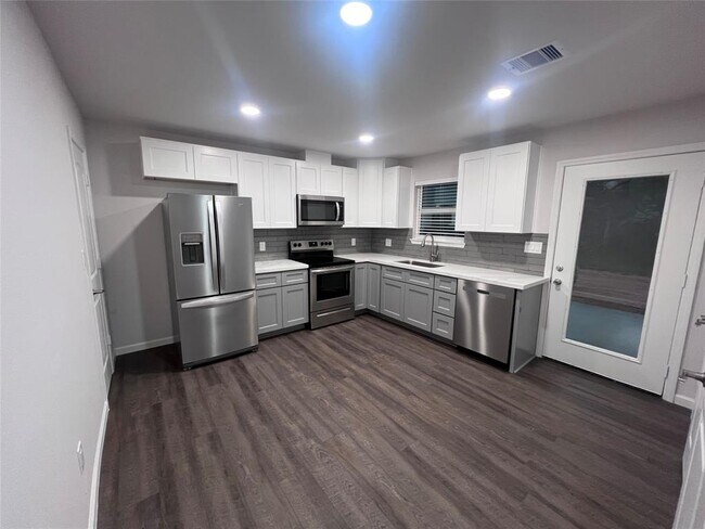 Building Photo - 15530 Towerwood Dr