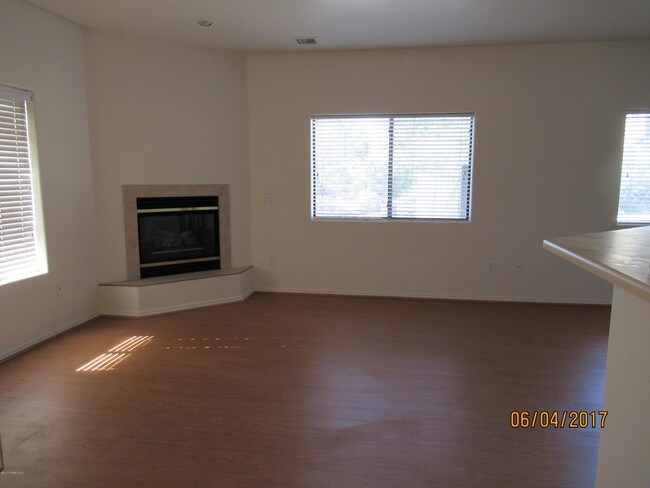 Building Photo - 1102 Boulder Park Ave