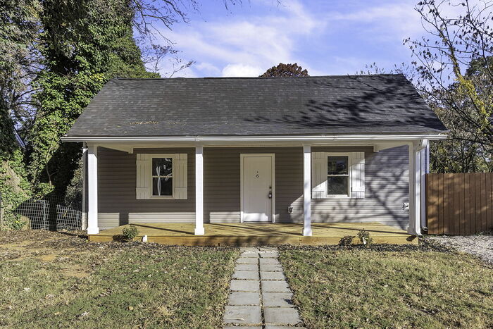 Primary Photo - Charming 2 bedroom, 1 bathroom Greenville ...