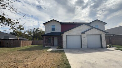 Building Photo - 1604 Pontotoc Trce