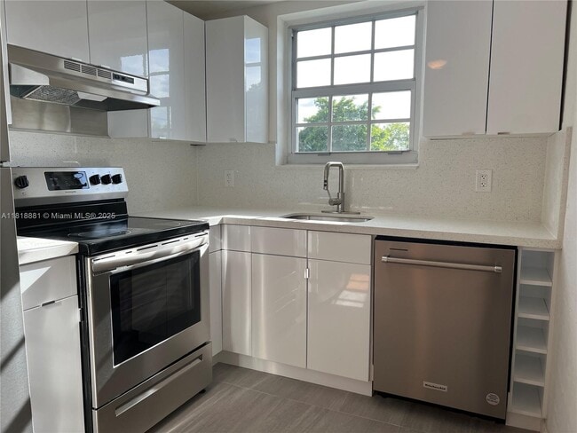 Building Photo - 440 NE 63rd St